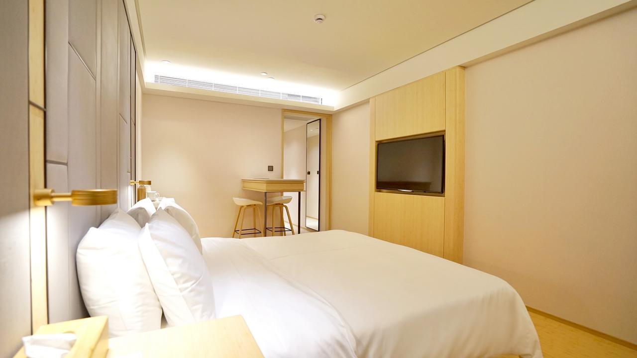 Ji Baoshan Youyi Road 3*